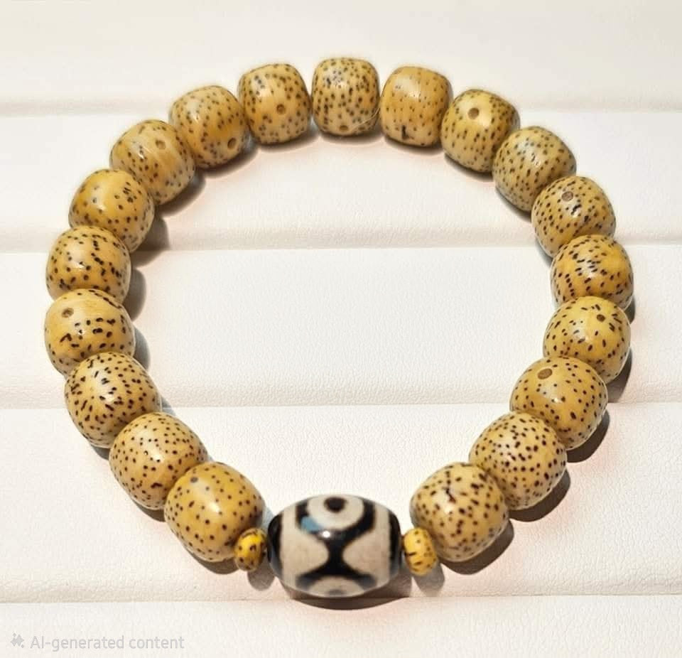 🌙✨ Xingyue Bodhi with 3-Eyed Dzi Bead (10mm) — Wisdom • Growth • Spiritual Focus