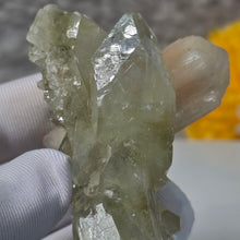 Load image into Gallery viewer, Gemmy Green Apophyllite Specimen Display – 宝石级绿色鱼眼石标本摆件

