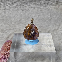 Load image into Gallery viewer, Cacoxenite Fox Pendant – 紫钛晶狐狸吊坠
