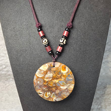 Load image into Gallery viewer, Ammonite Dzi Pendant with Necklace – 法螺天珠项链
