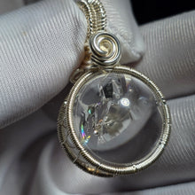 Load image into Gallery viewer, Clear Azeztulite Wire Wrapped Pendant – 透明白阿赛斯特莱特水晶绕线吊坠
