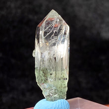 Load image into Gallery viewer, Indian Himalayas Quartz Pointer – 印度喜马拉雅水晶柱
