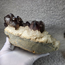 Load image into Gallery viewer, Amethyst on Quartz with Enhydro Cluster Display (Mogok, Myanmar) – 缅甸抹谷天然紫水晶共生石英水胆水晶簇矿物摆件
