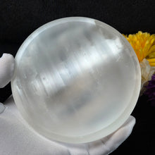 Load image into Gallery viewer, Good Grade Polished Selenite Bowl Display (11.5cm) – 优质透石膏抛光碗摆件
