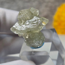 Load image into Gallery viewer, Gemmy Green Apophyllite Specimen Display – 宝石级绿色鱼眼石标本摆件
