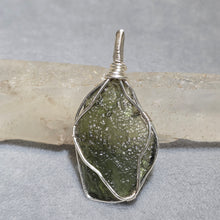 Load image into Gallery viewer, Moldavite Wire Wrapped Pendant – 天然捷克陨石绕线吊坠
