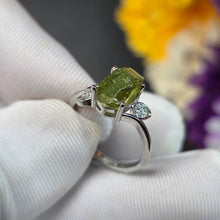 Load image into Gallery viewer, Raw Tourmaline Ring (Adjustable) – 原矿碧玺可调节戒指
