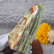 Load image into Gallery viewer, Green Onyx Tower Display – 绿色玛瑙塔摆件
