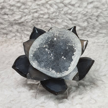 Load image into Gallery viewer, Agate Lotus Flower Carving – Purity &amp; Calm Display
