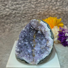 Load image into Gallery viewer, Good Grade Amethyst Slab Display (Uruguay) – 优质乌拉圭紫水晶切片摆件

