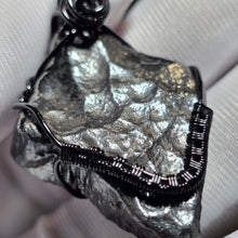 Load image into Gallery viewer, Raw Hematite Wire Wrapped Pendant – 天然赤铁矿绕线吊坠
