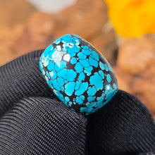 Load image into Gallery viewer, Natural Spiderweb Turquoise Barrel Shaped Bead (Hubei) – 天然湖北蜘蛛网绿松石桶珠
