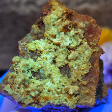 Load image into Gallery viewer, Zincite Specimen (Poland) – 波兰天然锌矿标本
