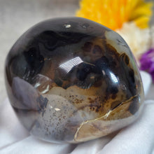 Load image into Gallery viewer, Dendritic Agate Palm Stone – 树枝玛瑙掌心石
