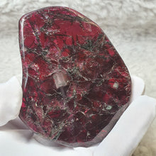 Load image into Gallery viewer, Rhodolite Garnet Slice – Passion &amp; Vitality Display
