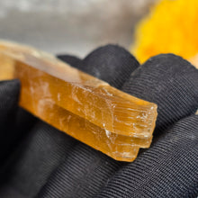 Load image into Gallery viewer, Golden Selenite Display (Spain) – 西班牙金色透石膏摆件
