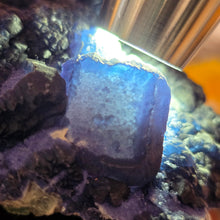 Load image into Gallery viewer, Blue Fluorite on Quartz Specimen (Inner Mongolia) – 内蒙古蓝萤石共生石英矿物标本
