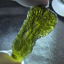 Load image into Gallery viewer, Raw Moldavite (Czech Republic) – 捷克陨石原石
