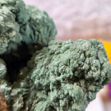 Load image into Gallery viewer, Green Heulandite on Stilbite (India) – 印度绿色片沸石共生辉沸石矿标
