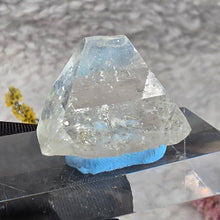 Load image into Gallery viewer, Apophyllite Pyramid Pointer Specimen – Clarity &amp; Light Energy
