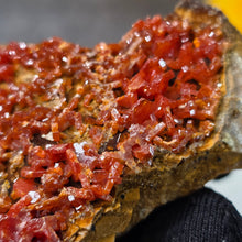 Load image into Gallery viewer, Vanadinite Mineral Specimen (Morocco) – 摩洛哥天然钒铅矿矿物标本
