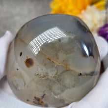 Load image into Gallery viewer, Dendritic Agate Palm Stone – 树枝玛瑙掌心石
