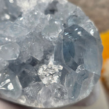 Load image into Gallery viewer, Top-Grade Celestite Specimen Display (Madagascar) – 顶级马达加斯加天青石标本摆件
