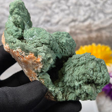 Load image into Gallery viewer, Green Heulandite on Stilbite (India) – 印度绿色片沸石共生辉沸石矿标
