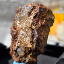 Load image into Gallery viewer, Hyalite Opal Specimen (Mexico) – 墨西哥水胆蛋白石矿标
