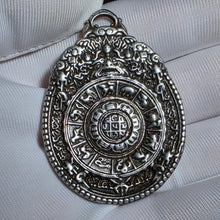 Load image into Gallery viewer, 9 Palace Bagua + Crossed Vajra Pendant – 九宫八卦+十字降魔杵吊坠
