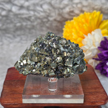 Load image into Gallery viewer, Pyrite with Quartz &amp; Sphalerite Specimen (Bulgaria) – 保加利亚黄铁矿伴生水晶与闪锌矿标本
