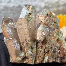 Load image into Gallery viewer, Fuchsite &amp; Limonite on Smoky Quartz (Tanzania) – 坦桑尼亚富铬云母与褐铁矿共生烟晶矿标
