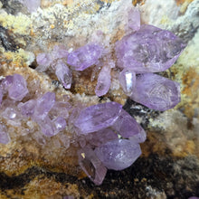 Load image into Gallery viewer, Vera Cruz Amethyst Cluster Display (Mexico) – 墨西哥韦拉克鲁斯紫水晶簇摆件
