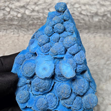Load image into Gallery viewer, Raw Azurite “Blueberries” Specimen Display – 原矿蓝铜矿“蓝莓”标本摆件
