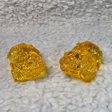 Load image into Gallery viewer, Liuli Pixiu Wealth Guardian – Fortune &amp; Protection (2 Colours Available)
