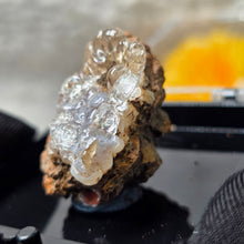 Load image into Gallery viewer, Hyalite Opal Specimen (Mexico) – 墨西哥水胆蛋白石矿标
