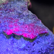 Load image into Gallery viewer, Raw Ruby Zoisite Display (Tanzania) – 坦桑尼亚天然红宝石黝帘石摆件
