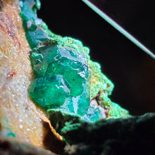 Load image into Gallery viewer, Dioptase with Malachite &amp; Chrysocolla Specimen (Congo) – 刚果翠铜矿共生孔雀石与蓝铜矿矿标
