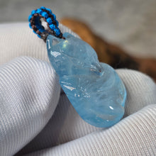 Load image into Gallery viewer, Aquamarine Fox Pendant – 海蓝宝狐狸吊坠
