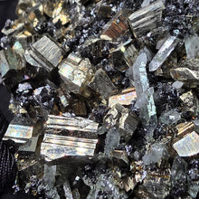 Load image into Gallery viewer, Pyrite with Quartz &amp; Sphalerite Specimen (Bulgaria) – 保加利亚黄铁矿伴生水晶与闪锌矿标本
