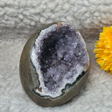 Load image into Gallery viewer, Amethyst Money Bag Display – 紫水晶钱袋子摆件
