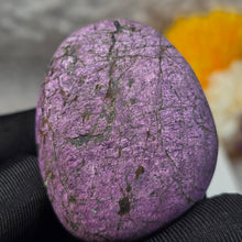 Load image into Gallery viewer, Velvet Purpurite Palm Stone (Brazil) – 巴西天鹅绒紫磷铁矿掌心石

