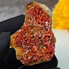 Load image into Gallery viewer, Vanadinite Mineral Specimen (Morocco) – 摩洛哥天然钒铅矿矿物标本
