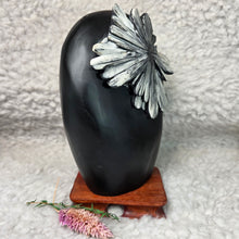 Load image into Gallery viewer, Chrysanthemum Stone Display – 菊花石天然摆件
