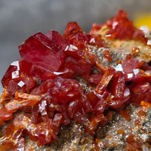 Load image into Gallery viewer, Vanadinite Mineral Specimen (Morocco) – 摩洛哥天然钒铅矿矿物标本
