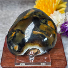 Load image into Gallery viewer, Dendritic Agate Palm Stone – 树枝玛瑙掌心石

