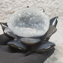 Load image into Gallery viewer, Agate Lotus Flower Carving – Purity &amp; Calm Display
