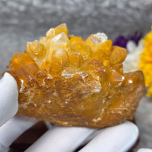 Load image into Gallery viewer, Golden Healer Quartz (Pakistan) – 巴基斯坦金色治愈石英摆件
