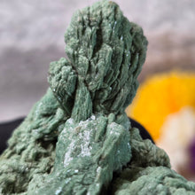 Load image into Gallery viewer, Green Heulandite on Stilbite (India) – 印度绿色片沸石共生辉沸石矿标
