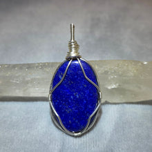 Load image into Gallery viewer, Lapis Lazuli Wire Wrapped Pendant – 青金石绕线吊坠
